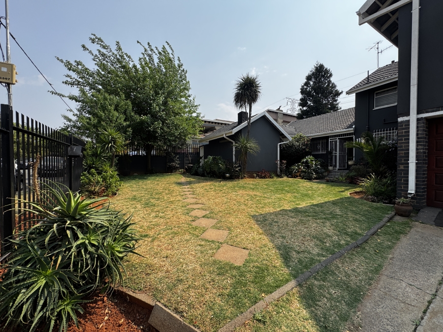 4 Bedroom Property for Sale in Mondeor Gauteng