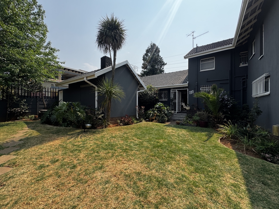 4 Bedroom Property for Sale in Mondeor Gauteng
