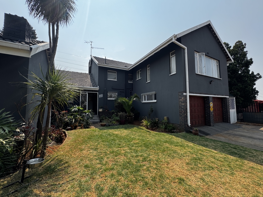 4 Bedroom Property for Sale in Mondeor Gauteng