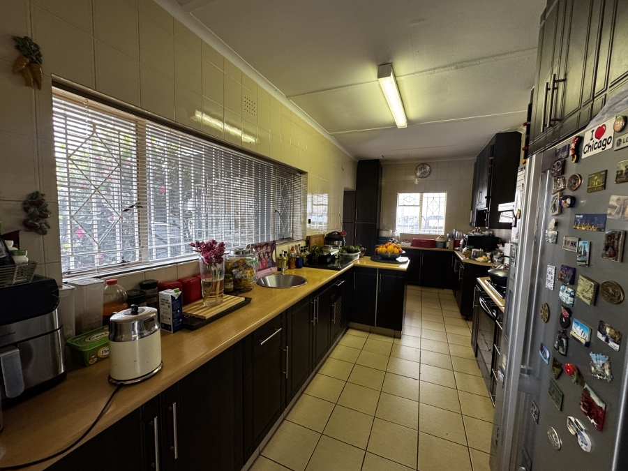 4 Bedroom Property for Sale in Mondeor Gauteng