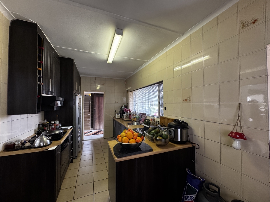 4 Bedroom Property for Sale in Mondeor Gauteng