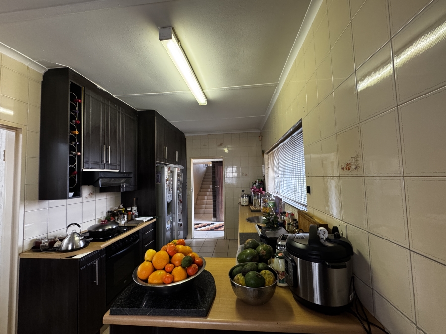 4 Bedroom Property for Sale in Mondeor Gauteng
