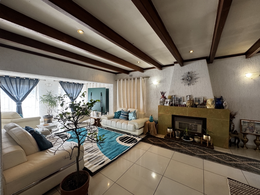 4 Bedroom Property for Sale in Mondeor Gauteng