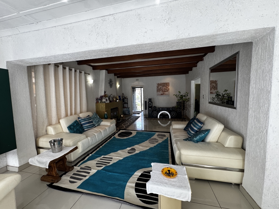 4 Bedroom Property for Sale in Mondeor Gauteng