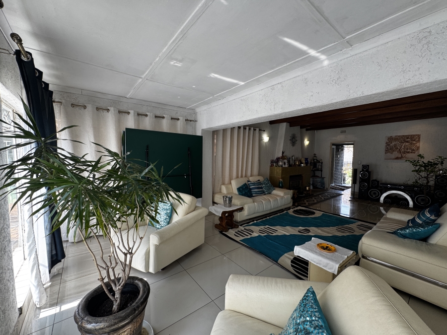 4 Bedroom Property for Sale in Mondeor Gauteng