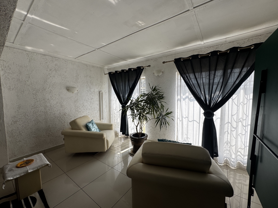 4 Bedroom Property for Sale in Mondeor Gauteng