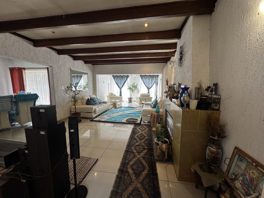 4 Bedroom Property for Sale in Mondeor Gauteng