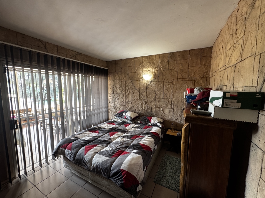 4 Bedroom Property for Sale in Mondeor Gauteng