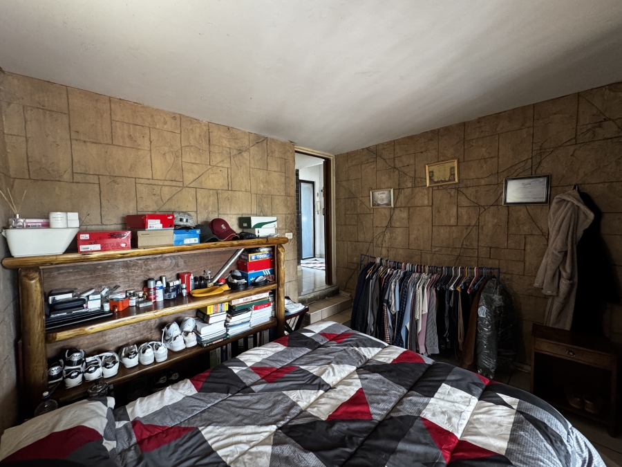 4 Bedroom Property for Sale in Mondeor Gauteng