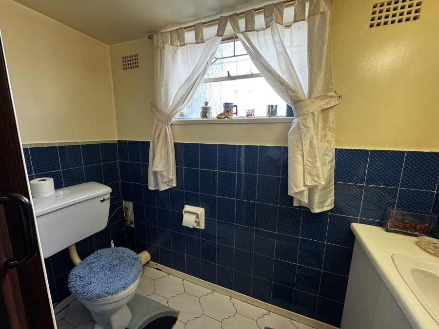 4 Bedroom Property for Sale in Mondeor Gauteng