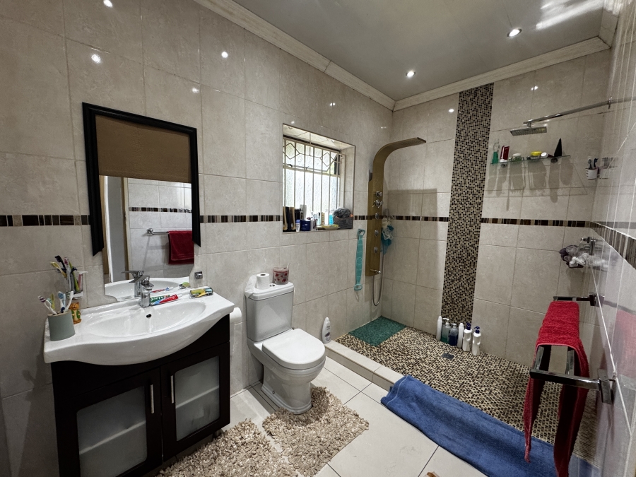 4 Bedroom Property for Sale in Mondeor Gauteng