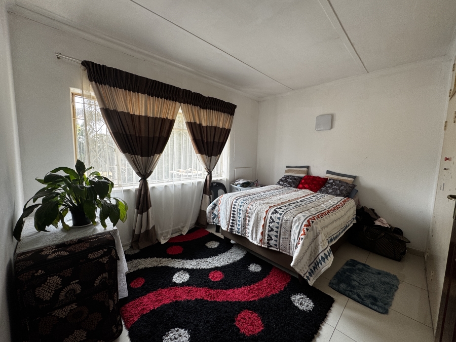 4 Bedroom Property for Sale in Mondeor Gauteng