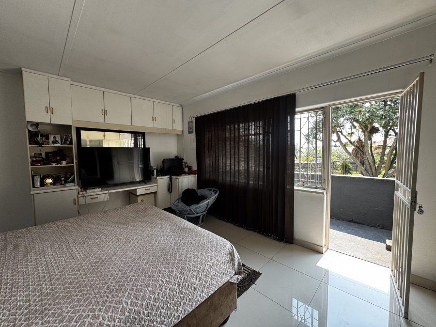 4 Bedroom Property for Sale in Mondeor Gauteng