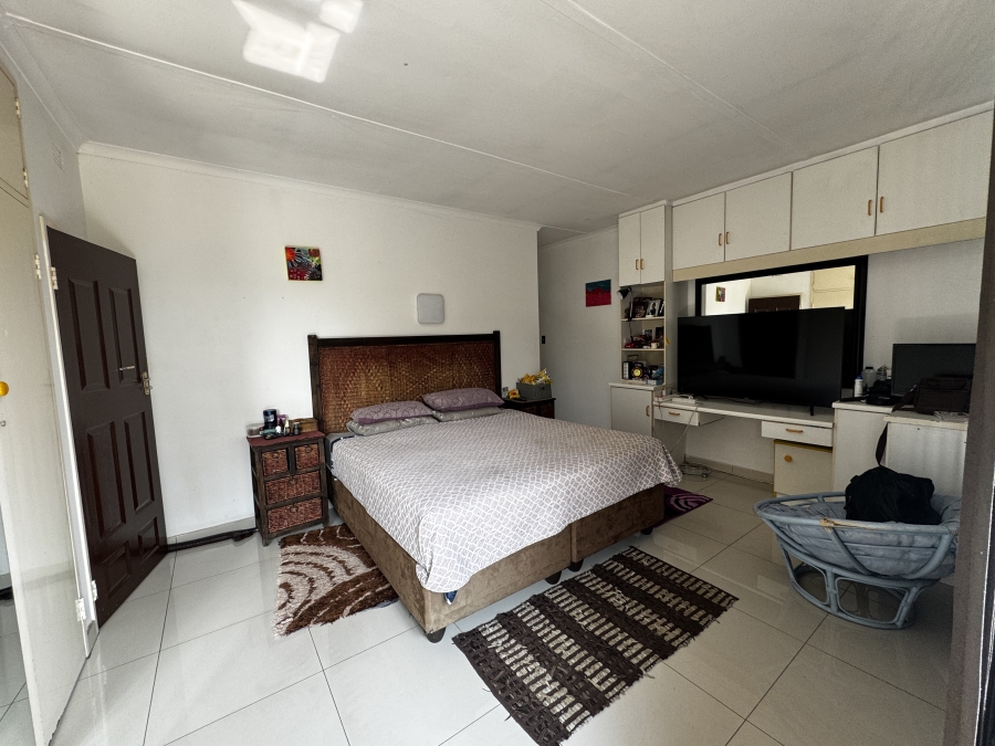 4 Bedroom Property for Sale in Mondeor Gauteng