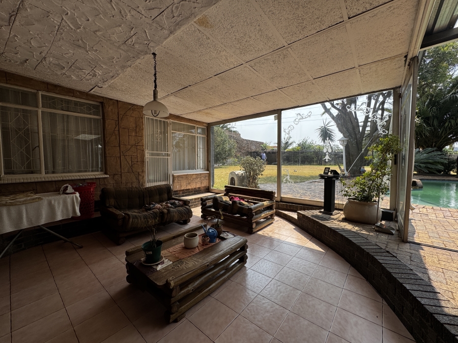4 Bedroom Property for Sale in Mondeor Gauteng