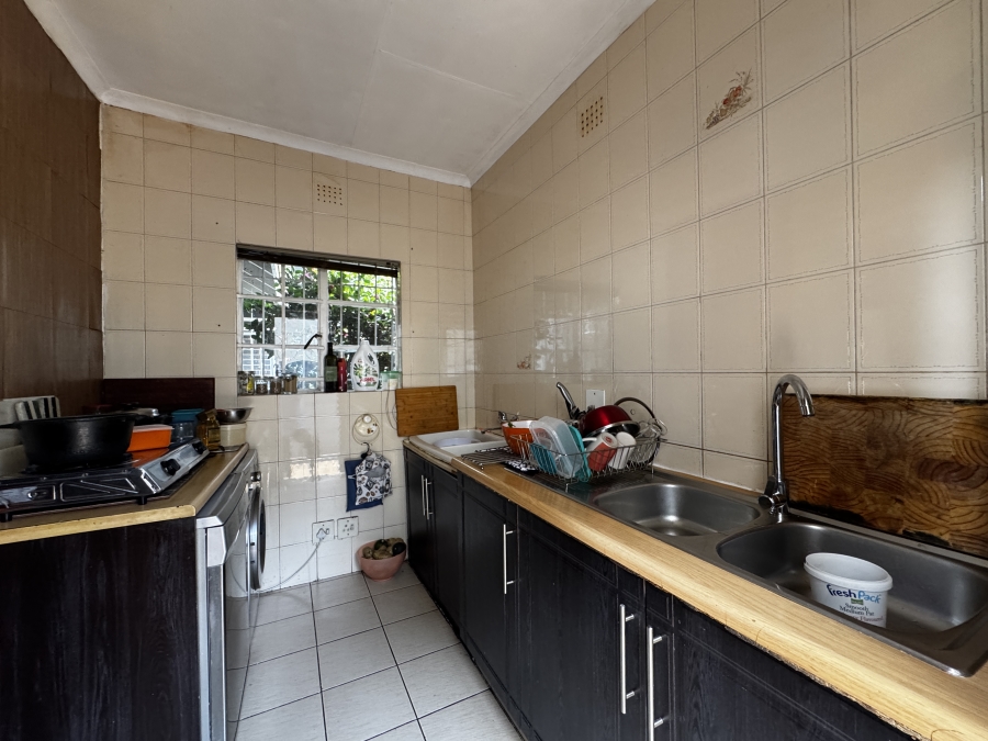 4 Bedroom Property for Sale in Mondeor Gauteng
