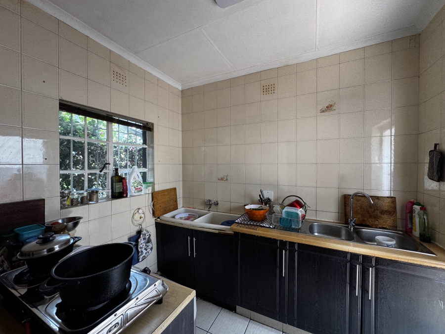 4 Bedroom Property for Sale in Mondeor Gauteng