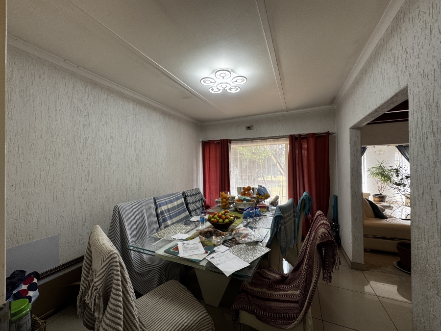 4 Bedroom Property for Sale in Mondeor Gauteng