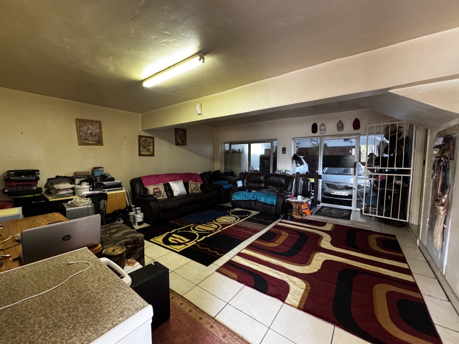 4 Bedroom Property for Sale in Mondeor Gauteng
