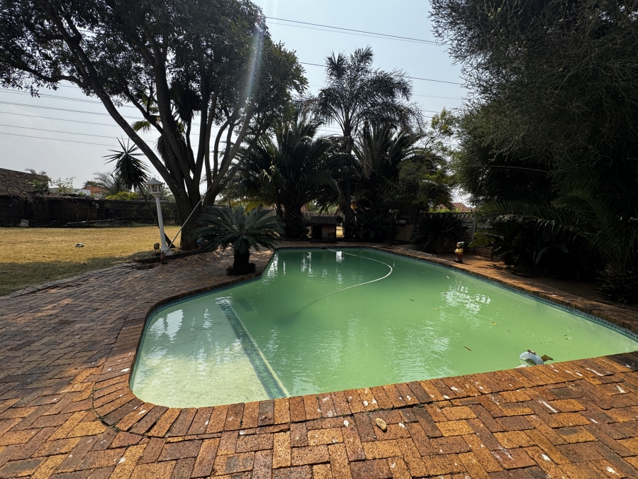 4 Bedroom Property for Sale in Mondeor Gauteng