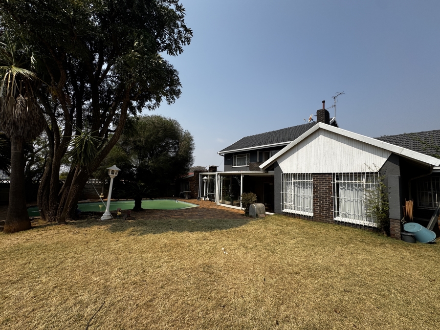 4 Bedroom Property for Sale in Mondeor Gauteng