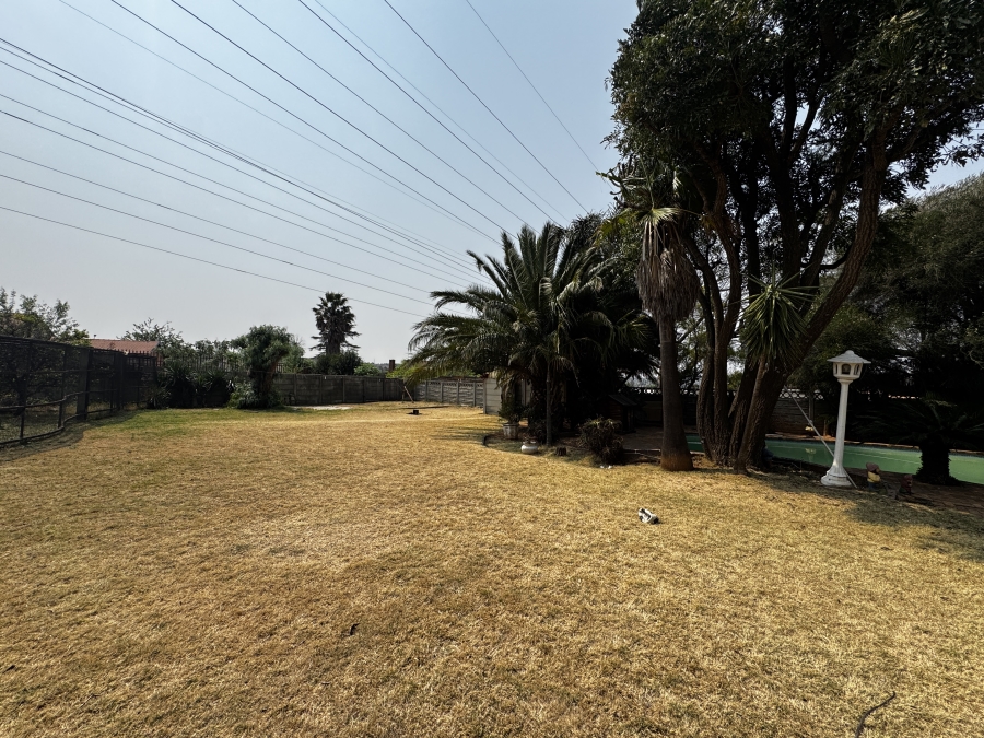 4 Bedroom Property for Sale in Mondeor Gauteng