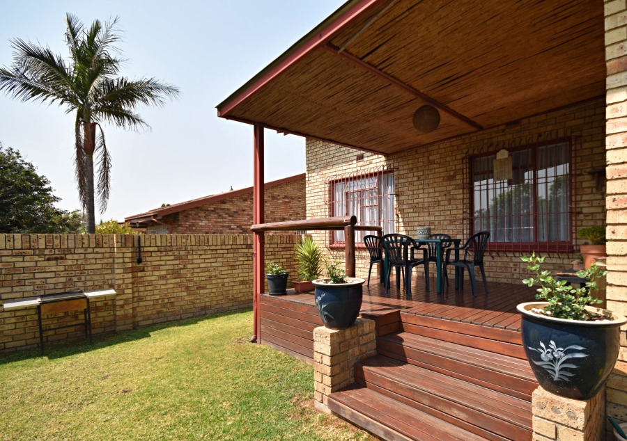 3 Bedroom Property for Sale in Bromhof Gauteng