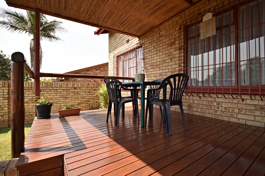 3 Bedroom Property for Sale in Bromhof Gauteng