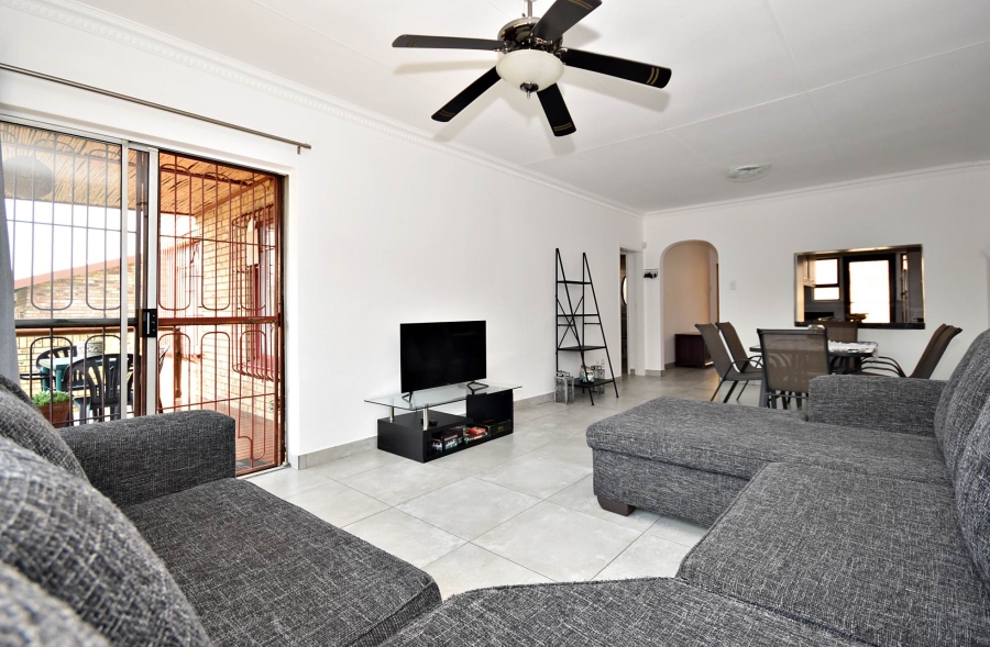 3 Bedroom Property for Sale in Bromhof Gauteng