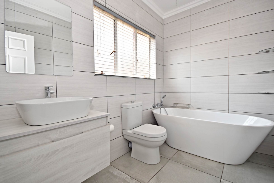 3 Bedroom Property for Sale in Bromhof Gauteng