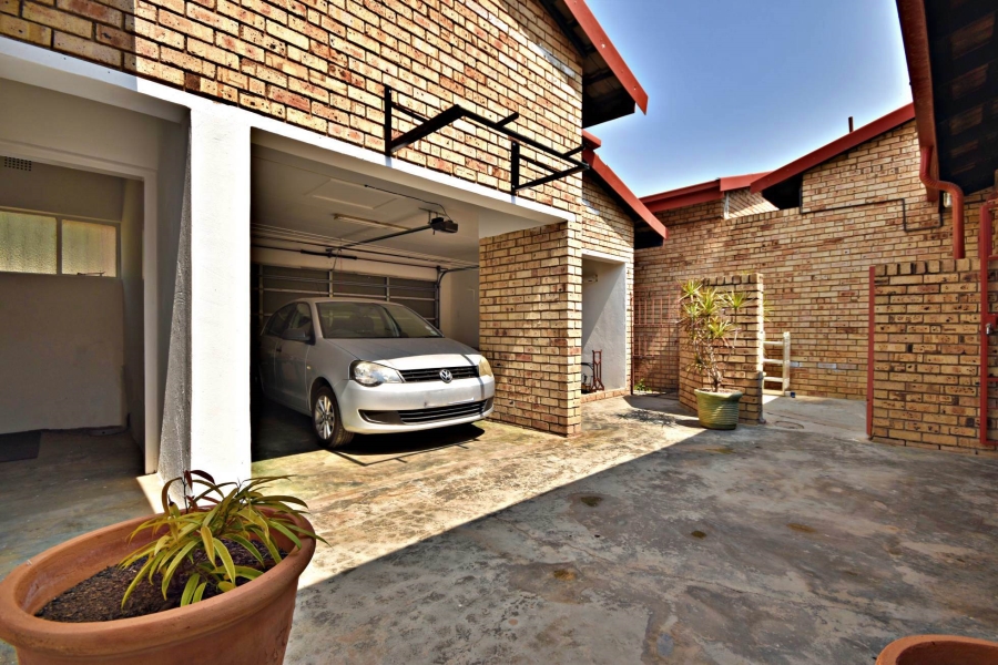 3 Bedroom Property for Sale in Bromhof Gauteng