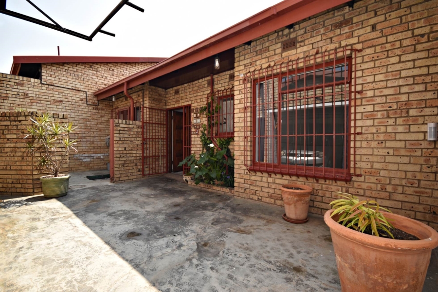 3 Bedroom Property for Sale in Bromhof Gauteng
