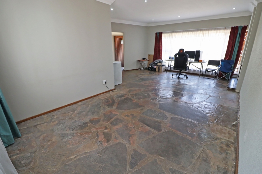 To Let 4 Bedroom Property for Rent in Bryanston Gauteng