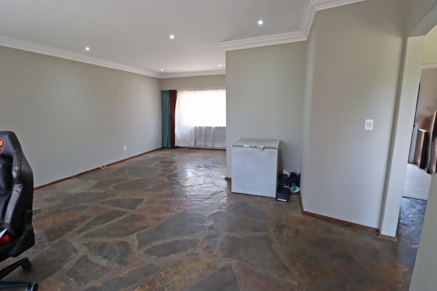 To Let 4 Bedroom Property for Rent in Bryanston Gauteng