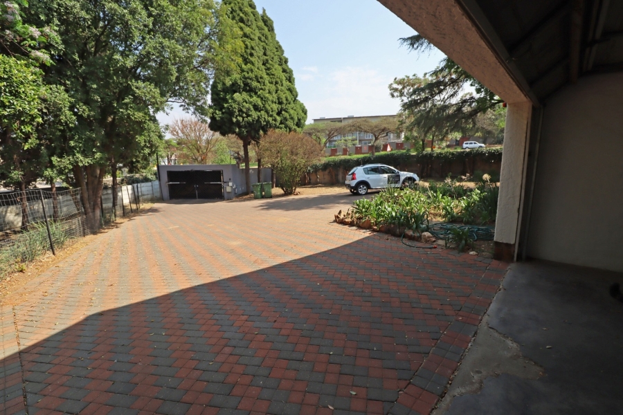 To Let 4 Bedroom Property for Rent in Bryanston Gauteng