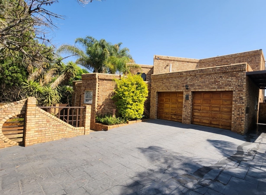 4 Bedroom Property for Sale in Eldoraigne Gauteng