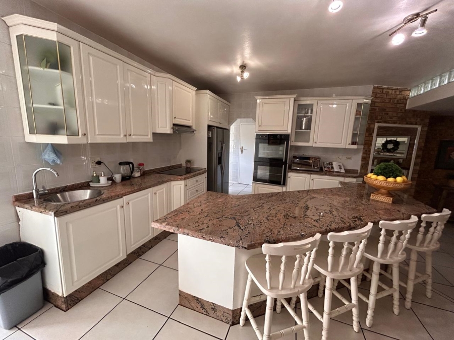 4 Bedroom Property for Sale in Eldoraigne Gauteng