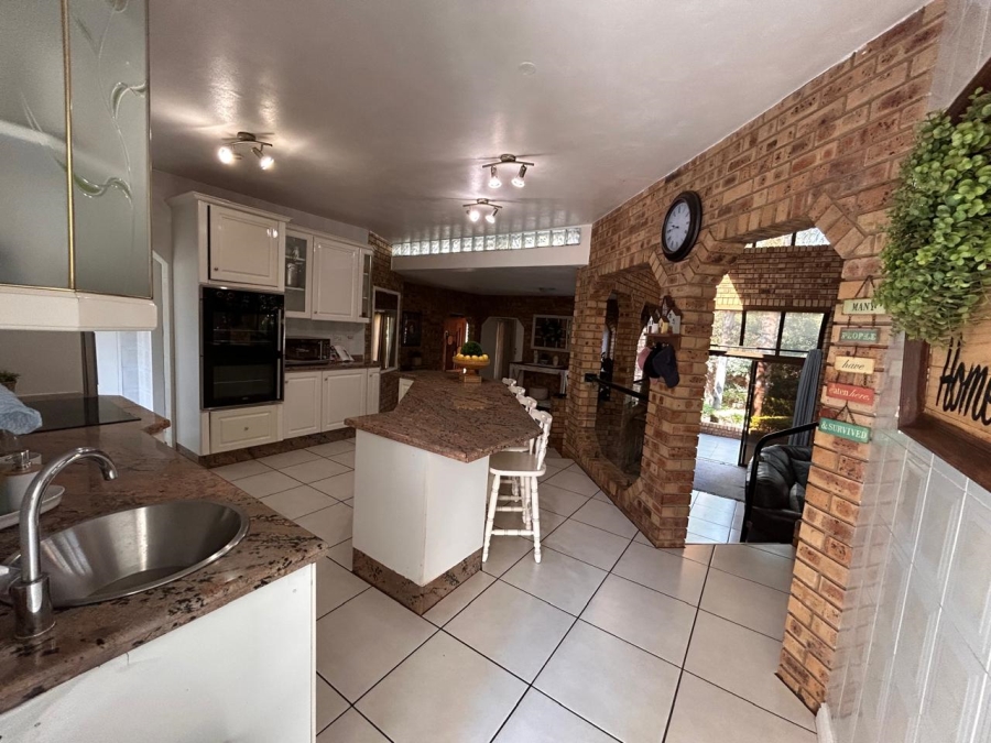4 Bedroom Property for Sale in Eldoraigne Gauteng
