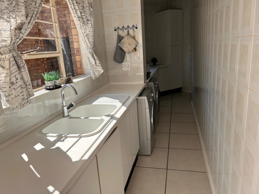 4 Bedroom Property for Sale in Eldoraigne Gauteng
