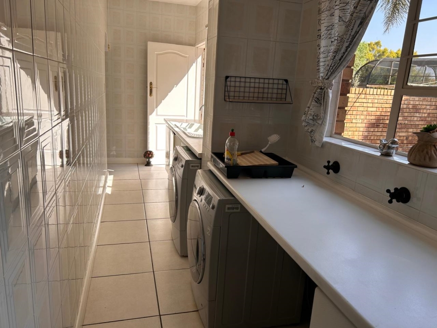 4 Bedroom Property for Sale in Eldoraigne Gauteng