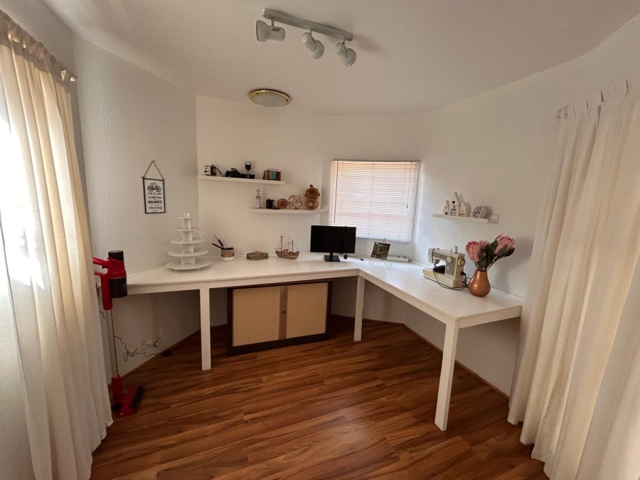 4 Bedroom Property for Sale in Eldoraigne Gauteng