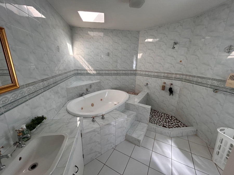 4 Bedroom Property for Sale in Eldoraigne Gauteng