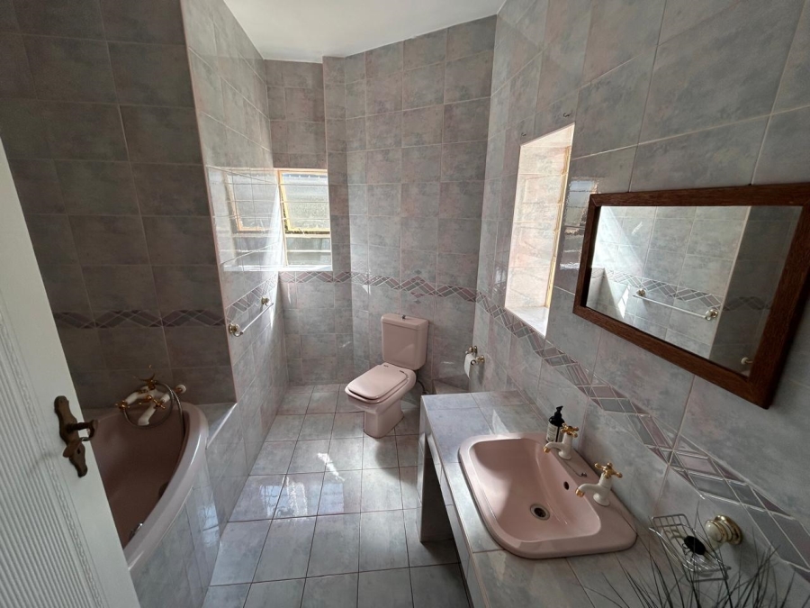 4 Bedroom Property for Sale in Eldoraigne Gauteng
