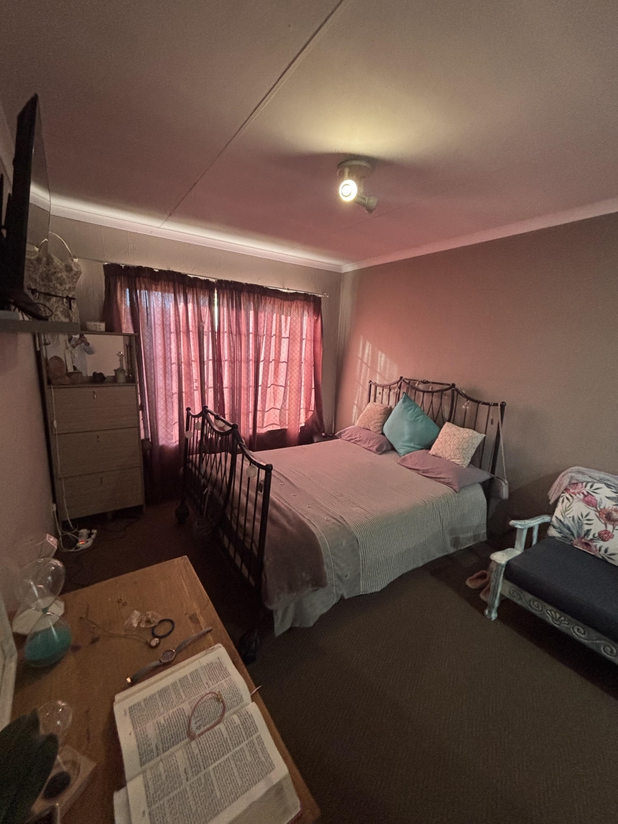 To Let 2 Bedroom Property for Rent in Monument Park Gauteng
