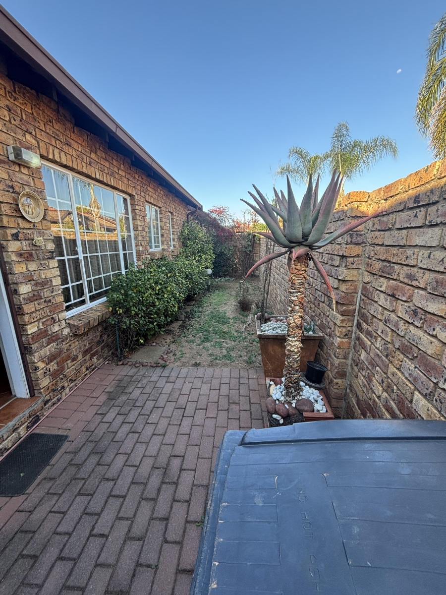 To Let 2 Bedroom Property for Rent in Monument Park Gauteng