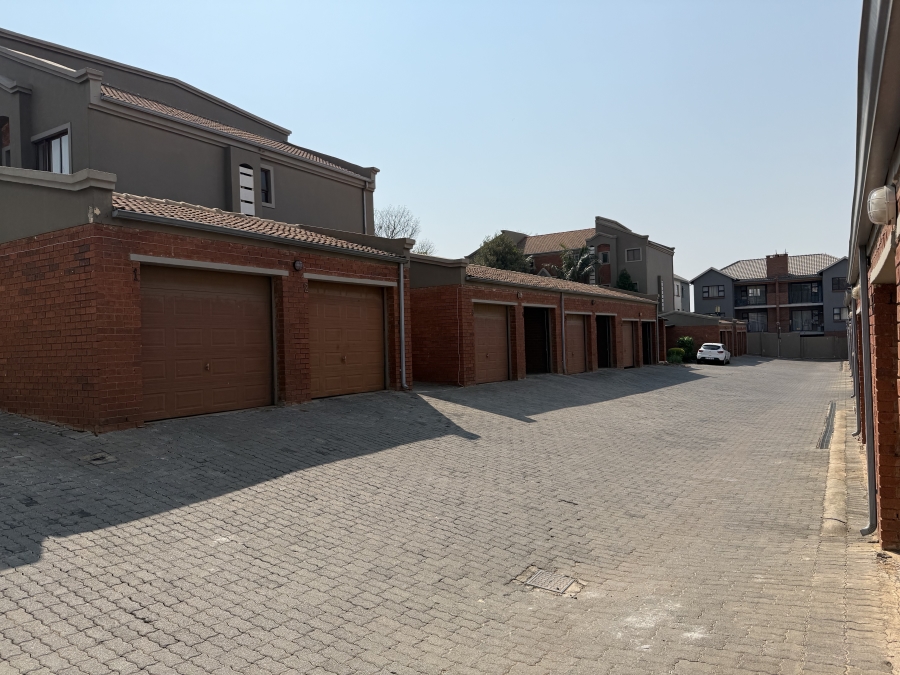 2 Bedroom Property for Sale in Little Falls Gauteng