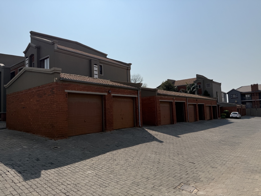 2 Bedroom Property for Sale in Little Falls Gauteng