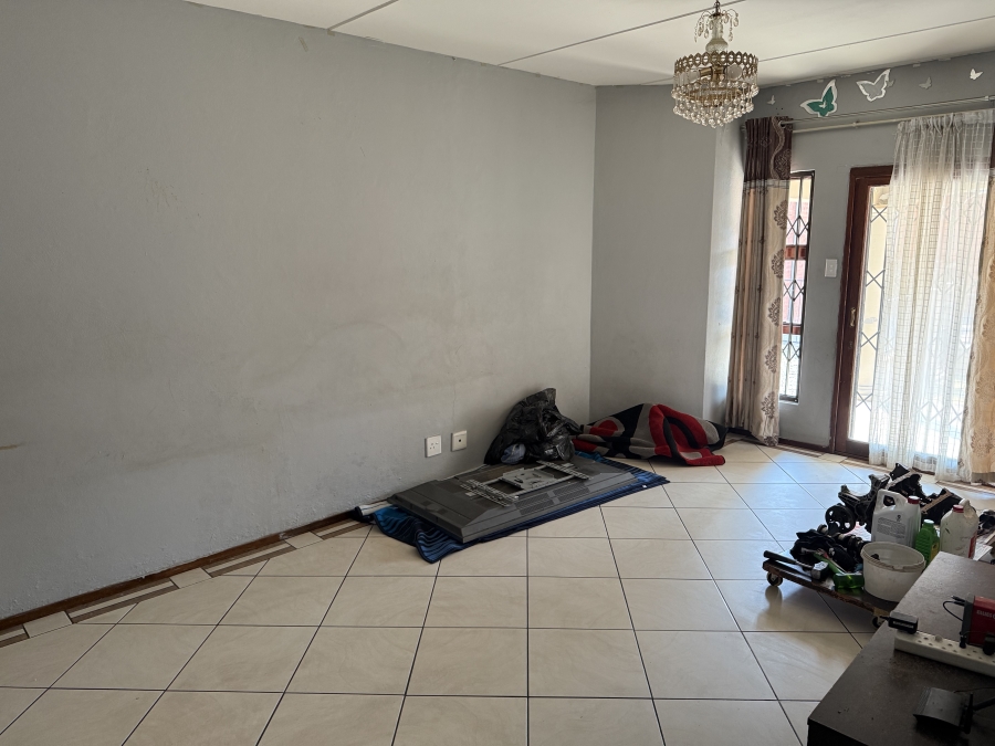 2 Bedroom Property for Sale in Little Falls Gauteng