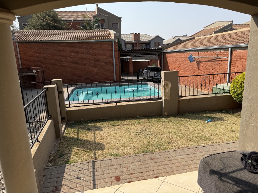 2 Bedroom Property for Sale in Little Falls Gauteng