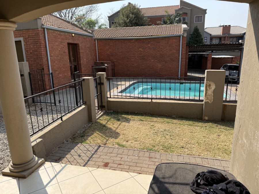2 Bedroom Property for Sale in Little Falls Gauteng